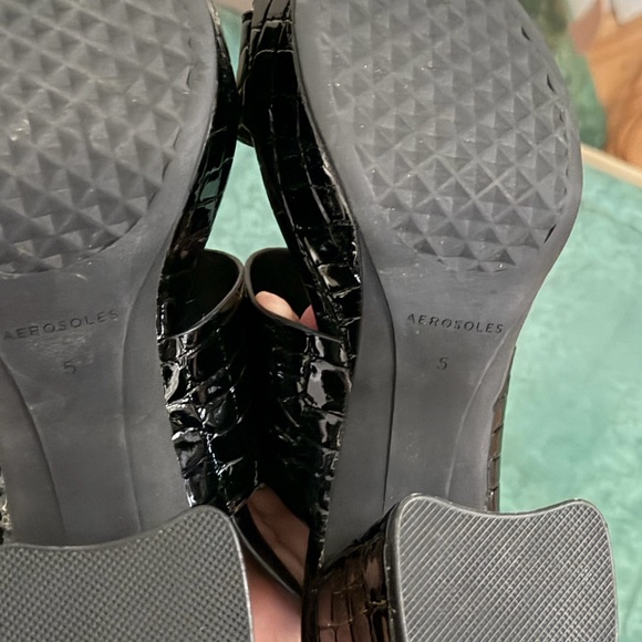 AEROSOLES Black Croc-Pattern Sandals - Picture 4 of 5